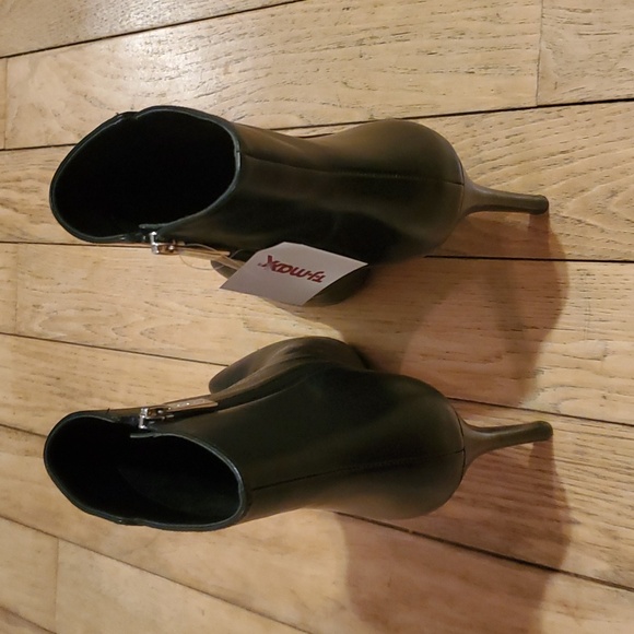 Michael Kors Leather Boots - Picture 2 of 5